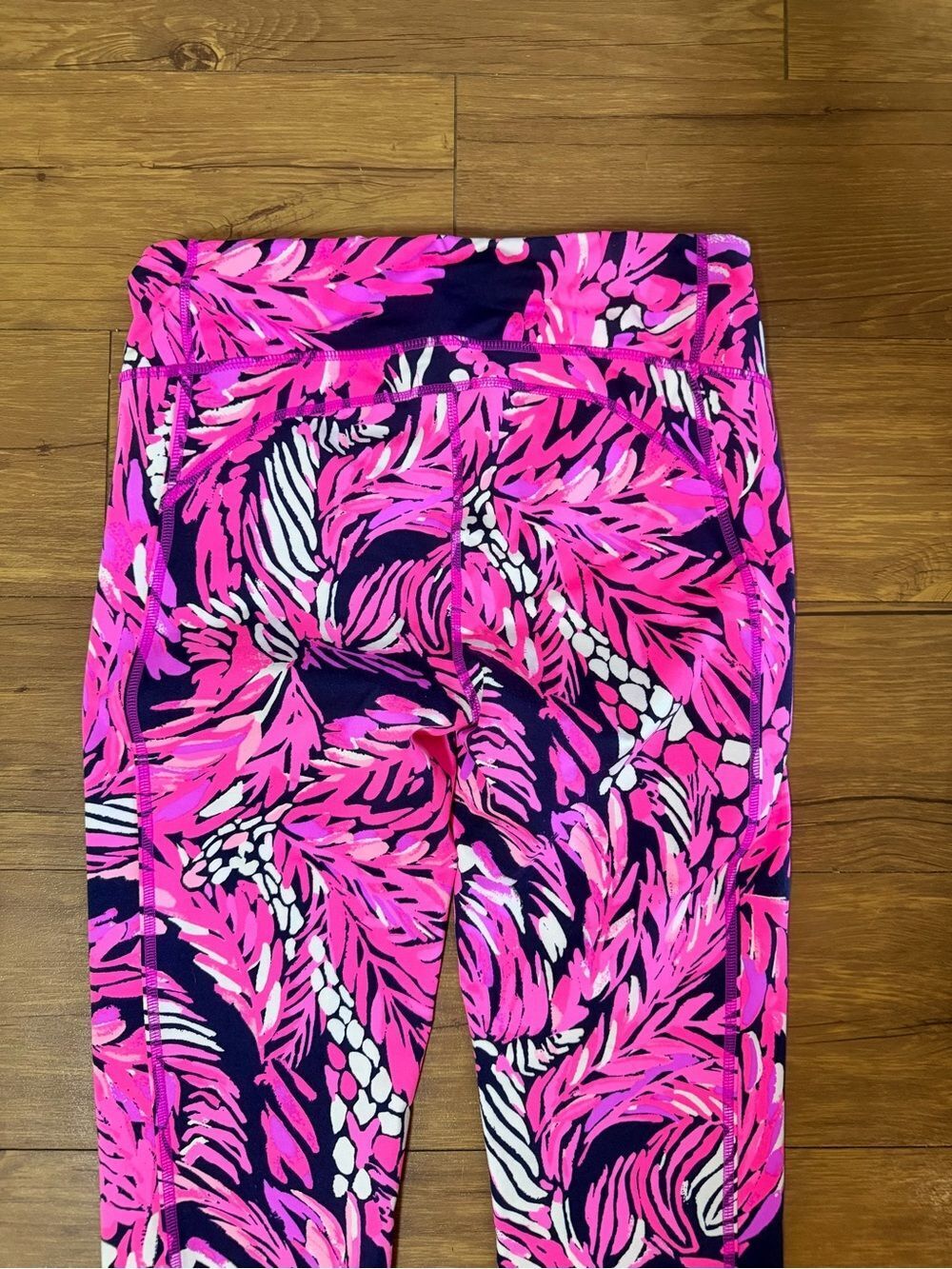 Lilly Pulitzer Luxletic Weekender Cropped Leggings Medium A Jungle In Here Print - Picture 7 of 10